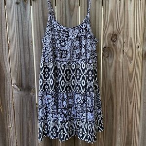 JUNIOR’S MOSSIMO PATTERNED ASYMMETRICAL DRESS.